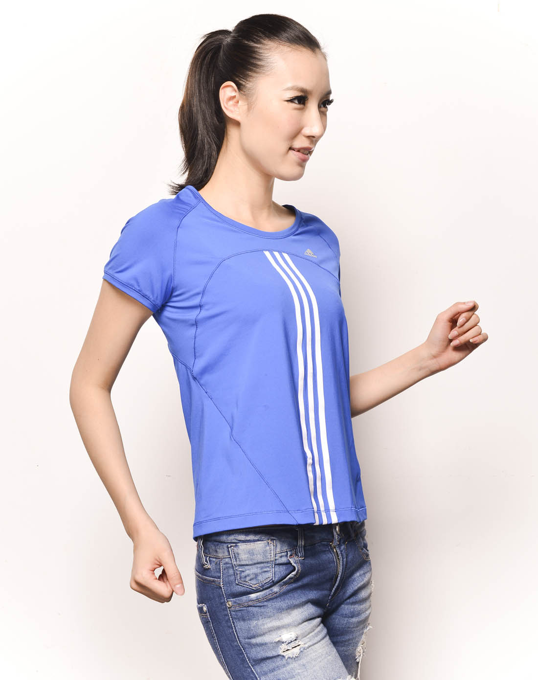 阿迪达斯adidas 女子蓝色短袖t恤