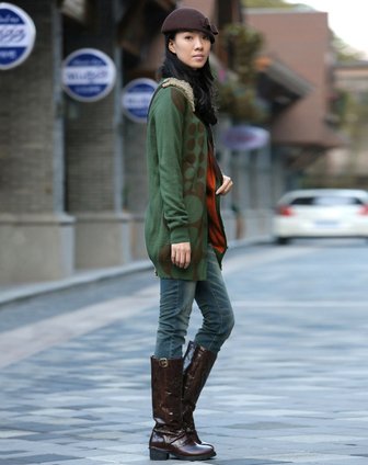 艾米Amii军绿圆形印花V领<em>中长</em>毛衣<em>开衫</em>11241