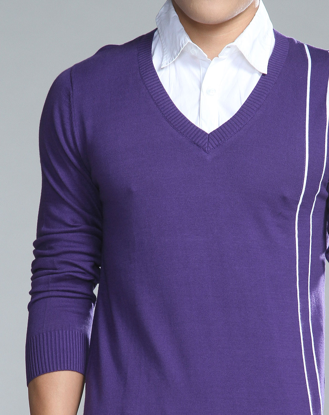 深蓝紫色时尚衬衣领长袖毛衣