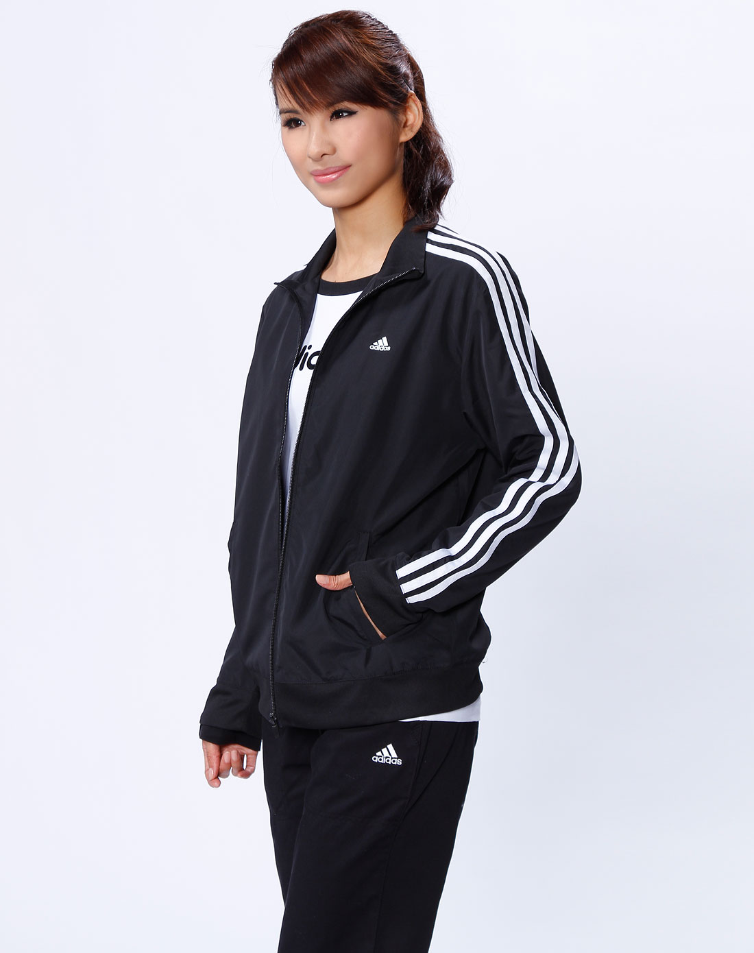 <em>阿迪达斯adidas</em>女装专场-<em>女款黑色</em>长袖梭织外