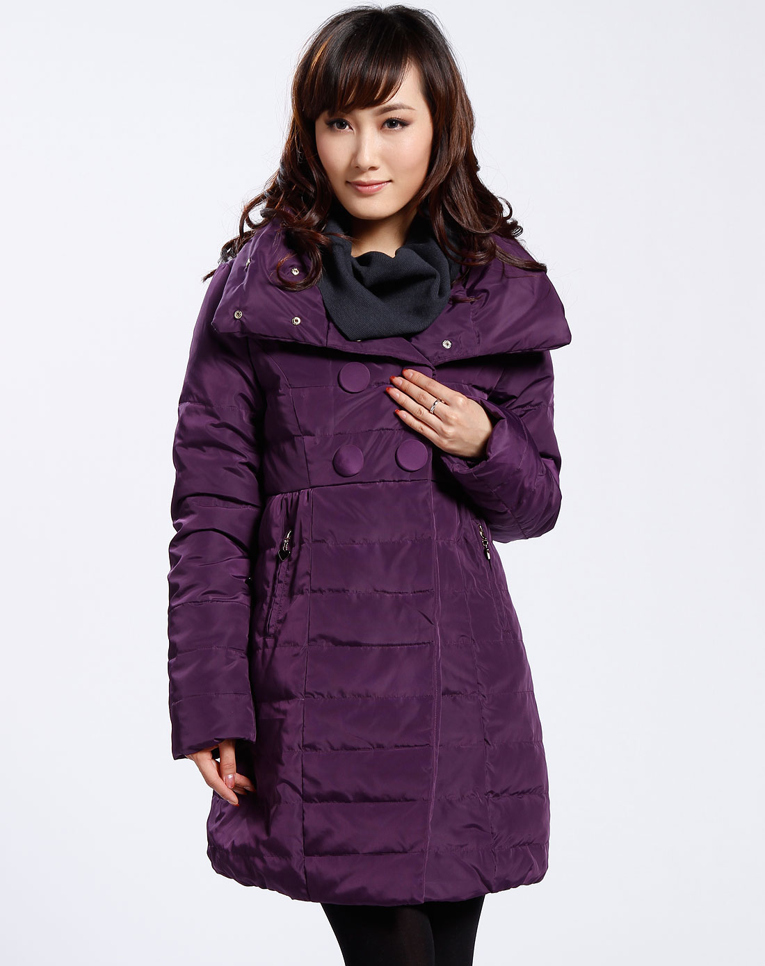 深紫色高领长袖羽绒大衣