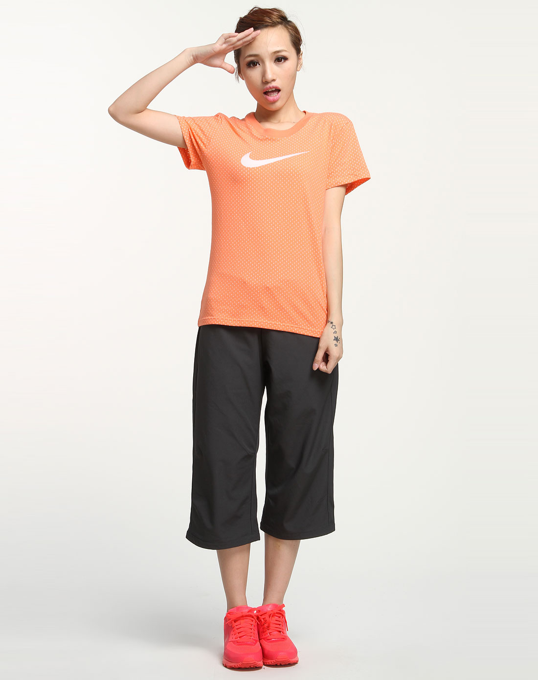 耐克nike女装专场-女款橙色休闲时尚短袖针织衫