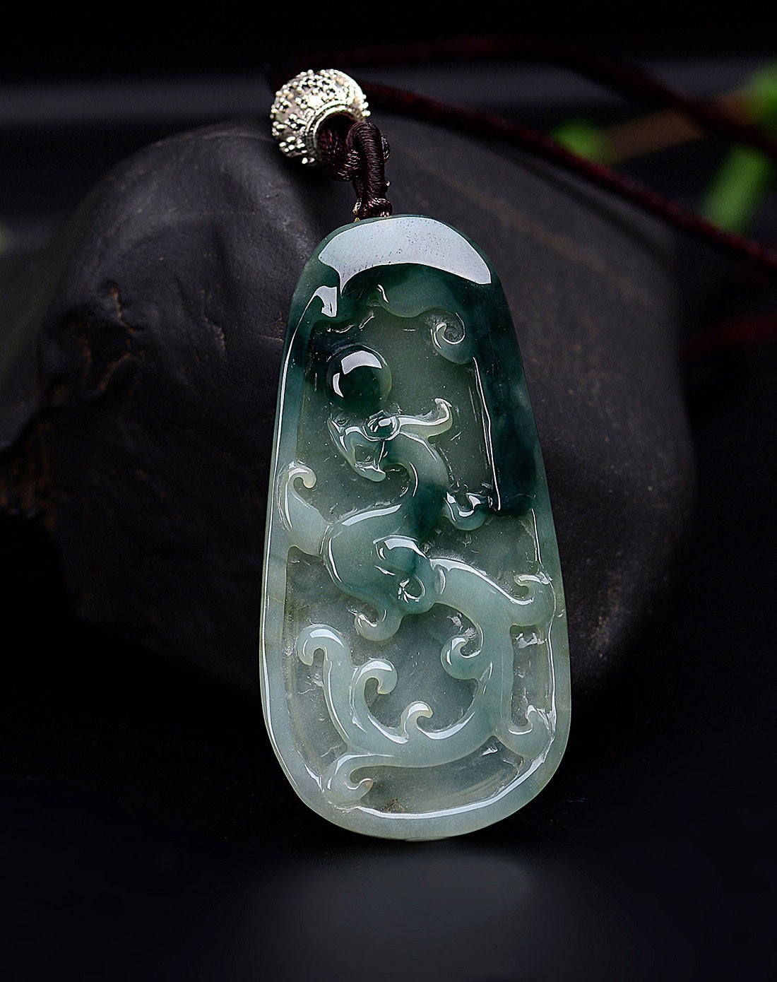 a货翡翠油青种飘蓝花龙游四海吊坠