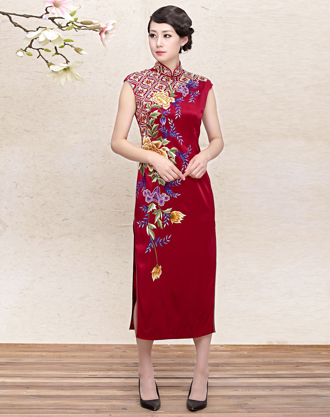 女款紫红色真丝绣花旗袍