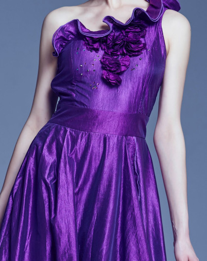 紫色领口盘花礼服长裙