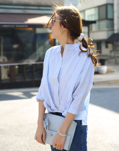 蓝白条 女款圆领条纹中袖衬衫