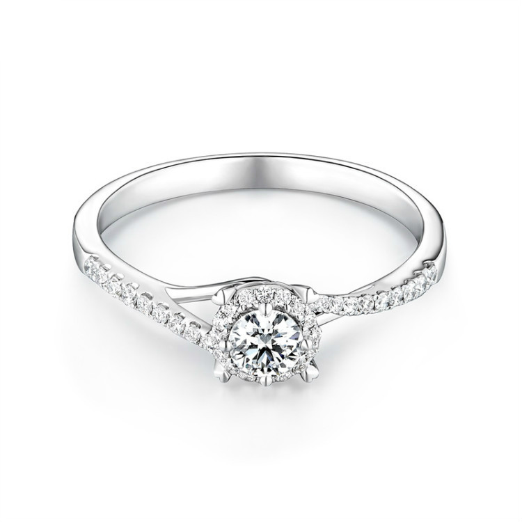 六福珠宝爱很美系列18k金钻石戒指求婚女戒婚嫁闭口戒