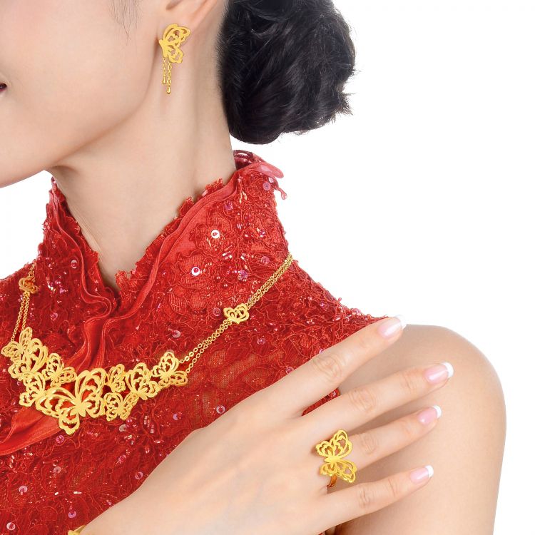 周生生黄金足金婚嫁流苏剪纸蝴蝶耳钉嫁妆耳钉