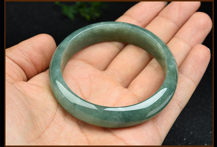亿珍阁 a货油青糯种57mm翡翠手镯附