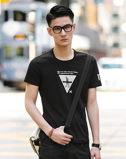 男士时尚人物抽象三角图案潮流网纱胶印休闲圆领短袖t恤