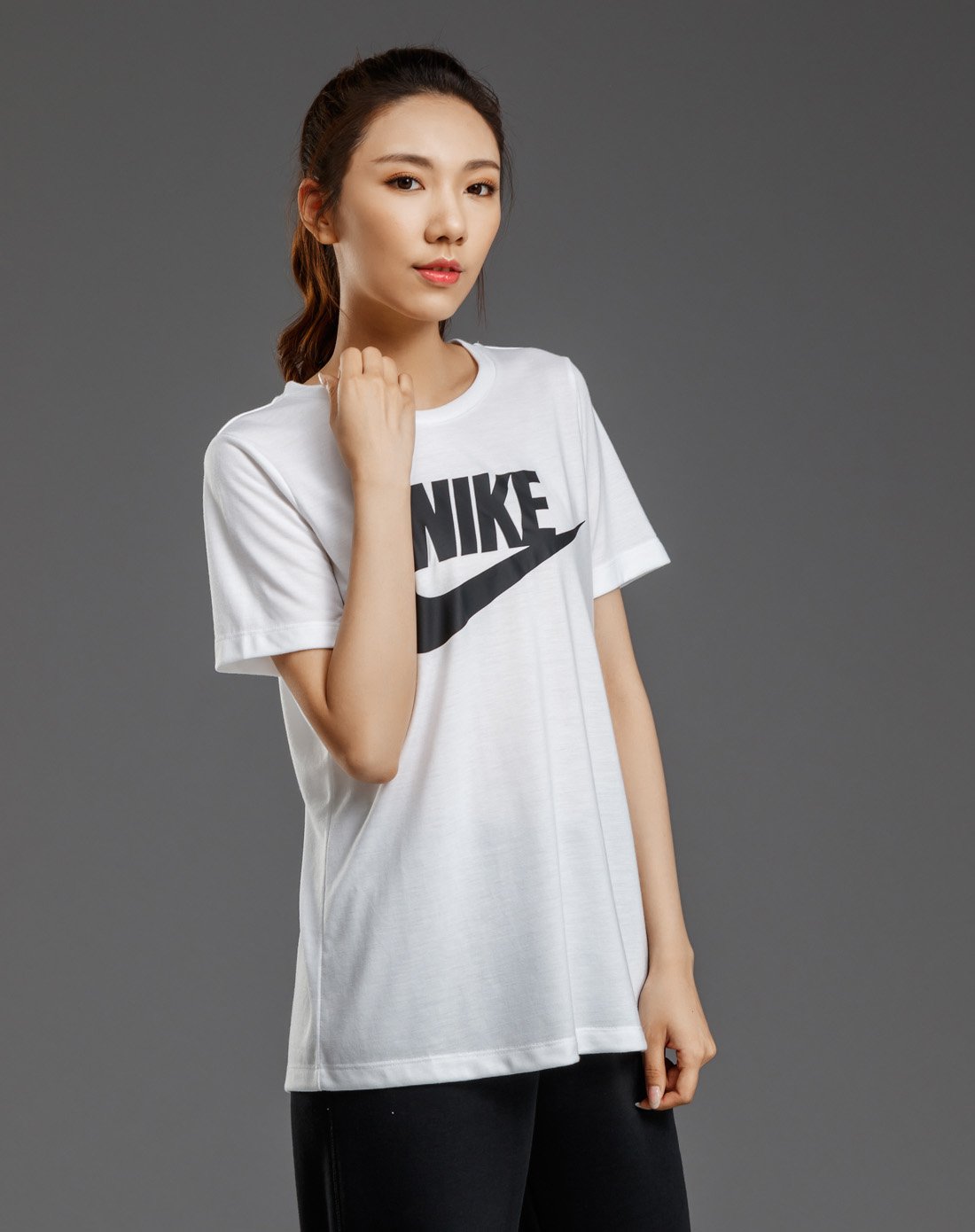 耐克nike 透气干爽 女款白色短袖t恤