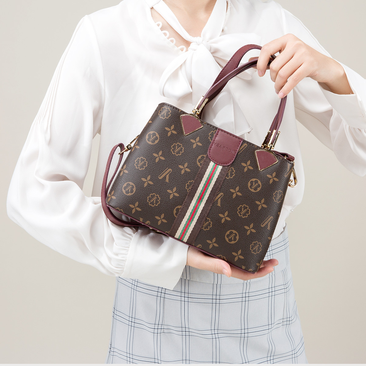 意尔康2020春季新款复古百搭女包时尚花纹包面女式单肩包手提包
