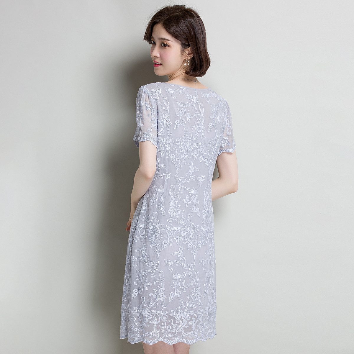 2019春季新款100%桑蚕丝女式连衣裙手工刺绣真丝连衣裙
