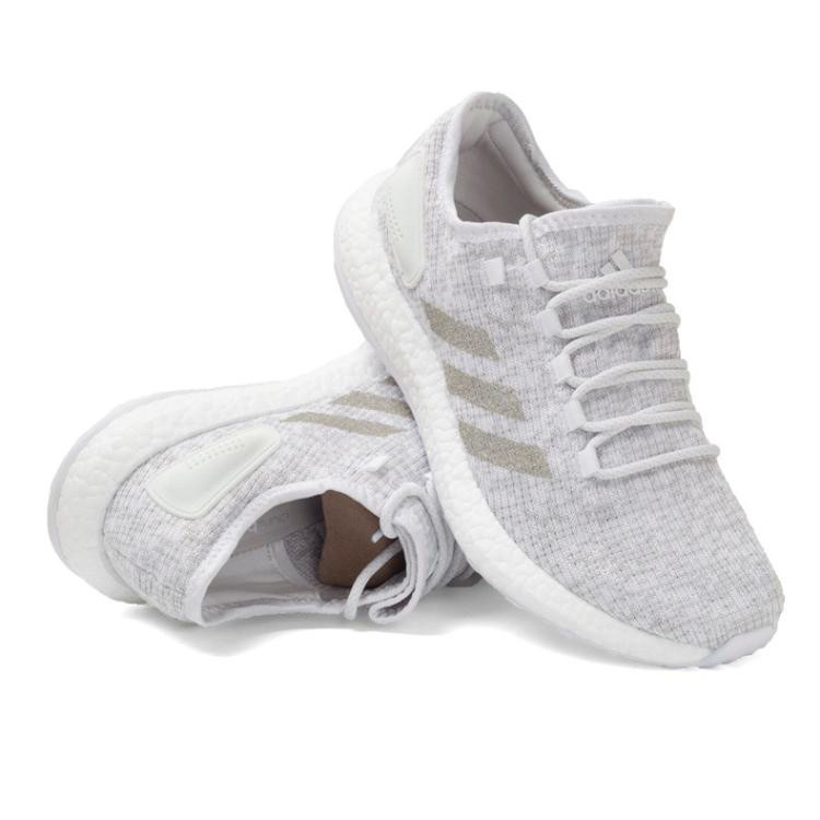 pureboost 男女款白色跑步鞋