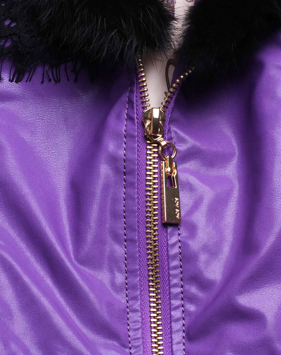 紫色翻领长皮衣