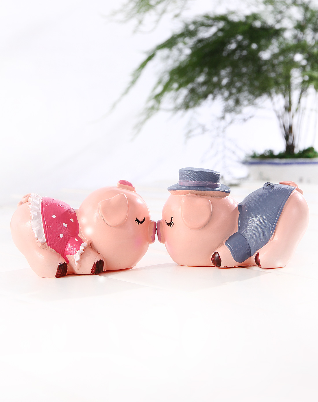 可爱亲嘴粉色小猪树脂摆件 2入