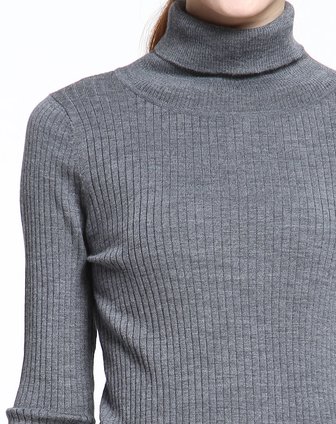 女款煤灰色高领长袖羊毛衫