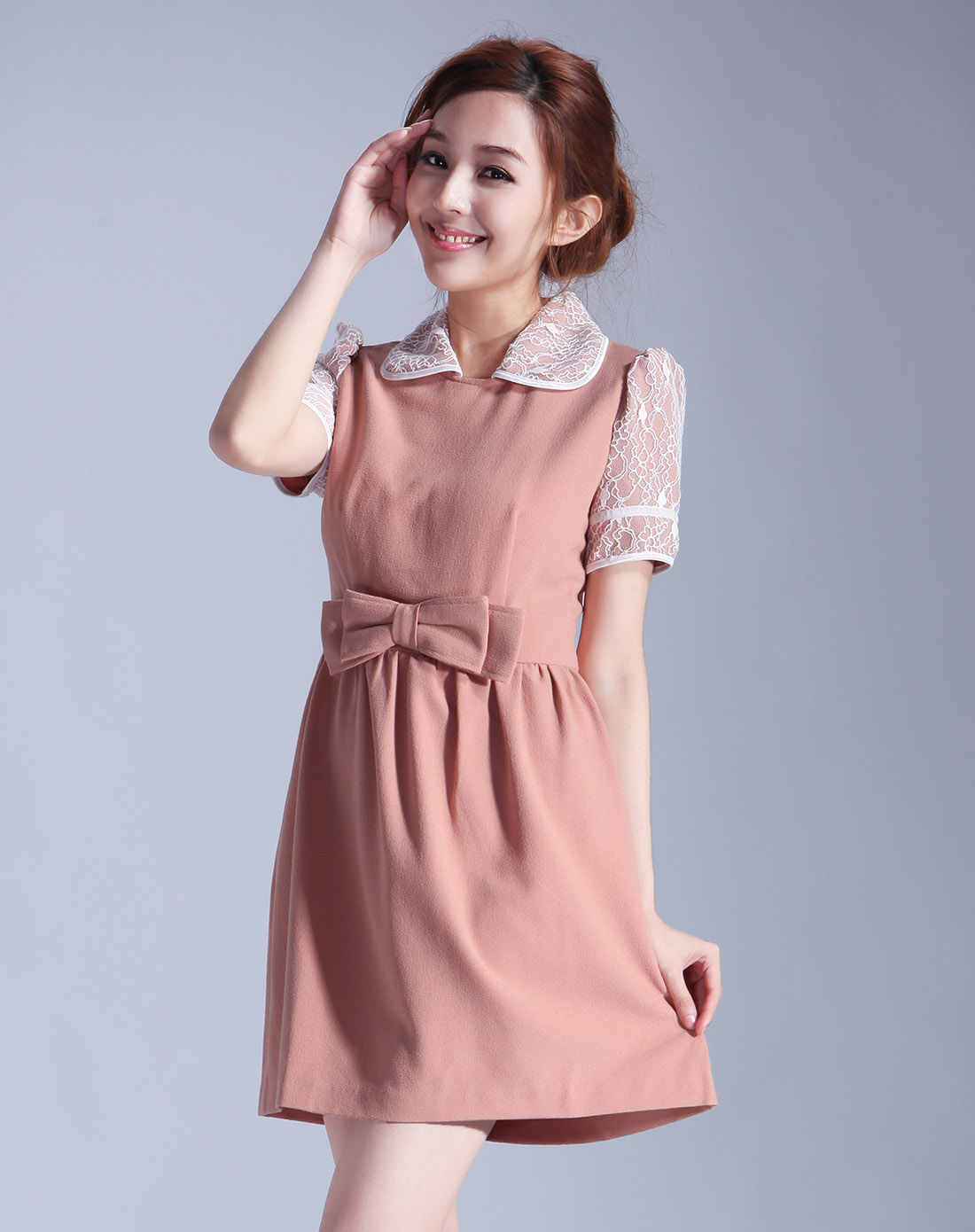 肉粉色翻领蕾丝连衣裙