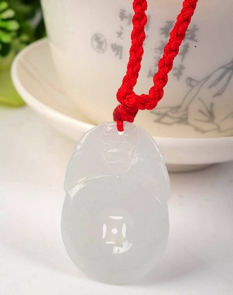 乳白色天然翡翠福钱项链附证书