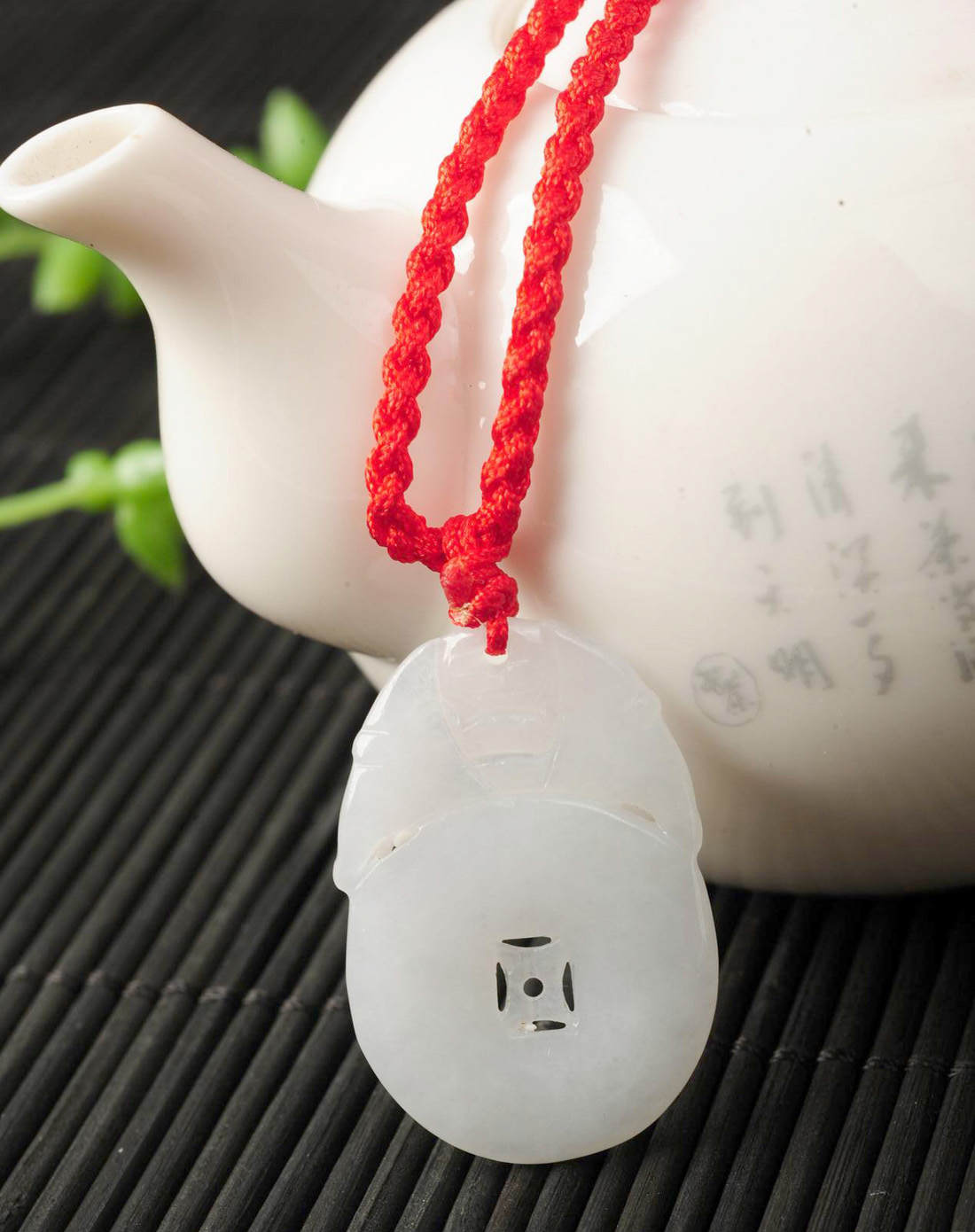 乳白色天然翡翠福钱项链附证书