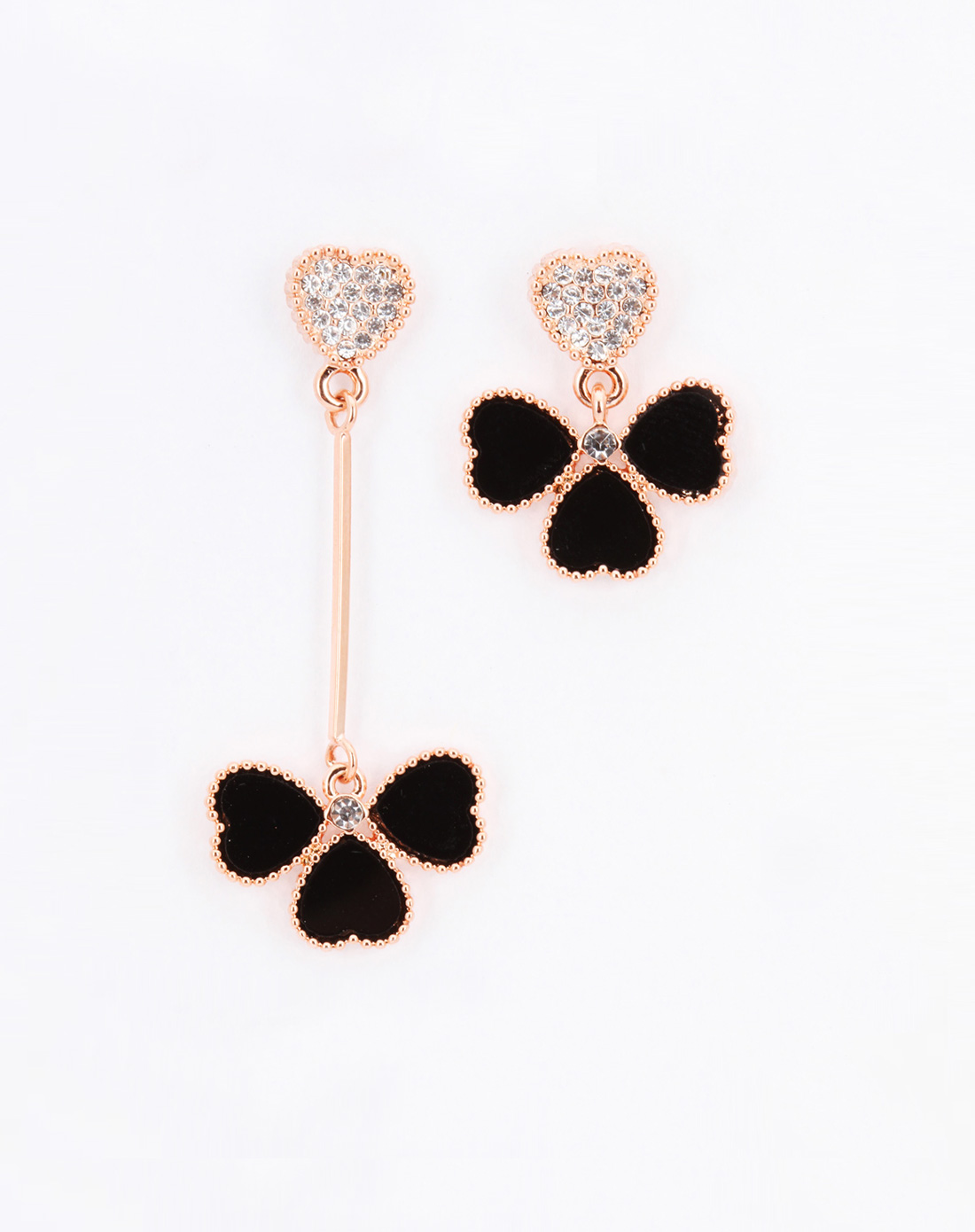 黑色亚克力三叶草耳钉
