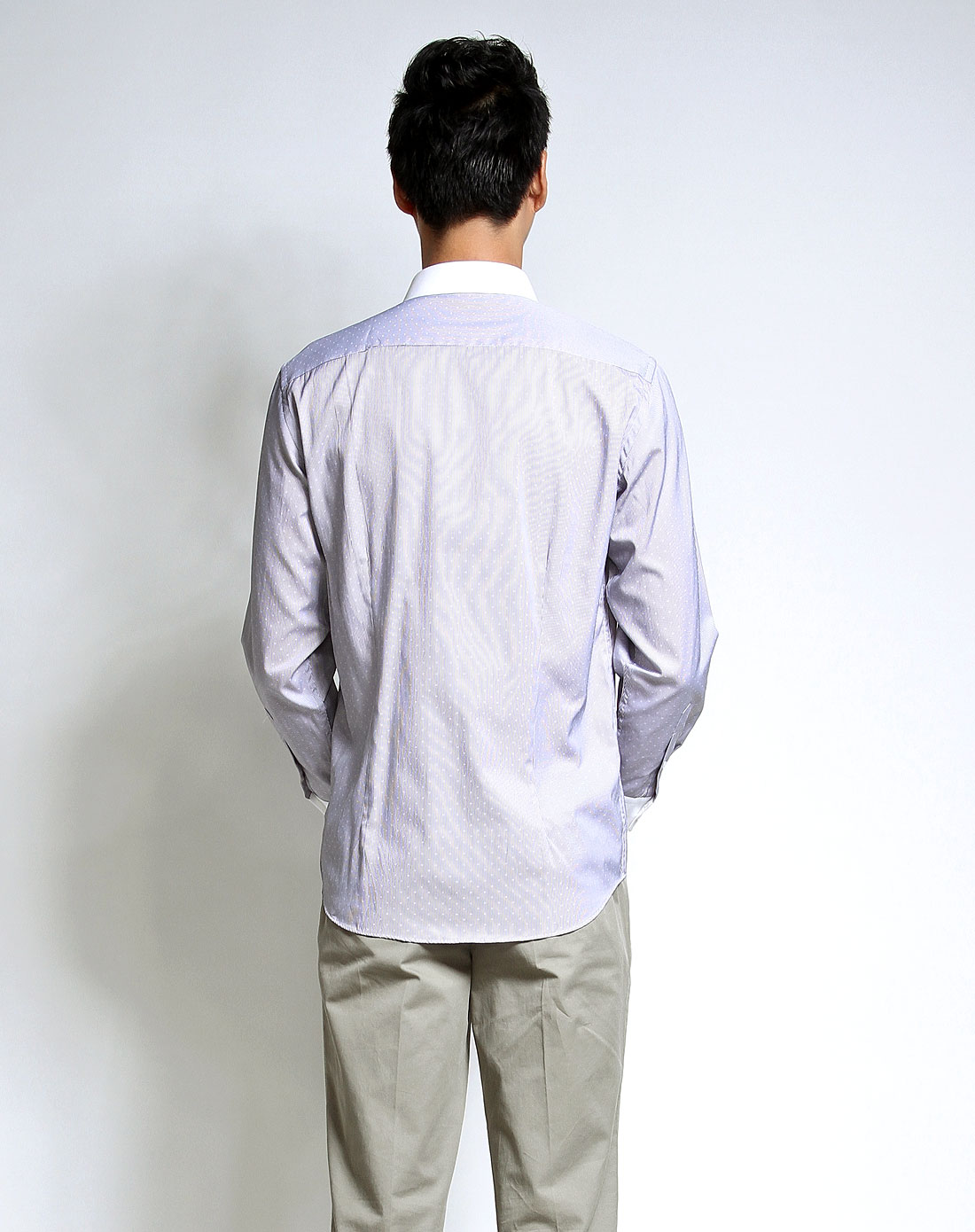 个性竖纹浅蓝白色长袖衬衫