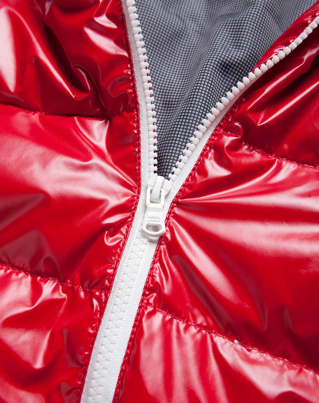 殷红色男款短款撞色羽绒服