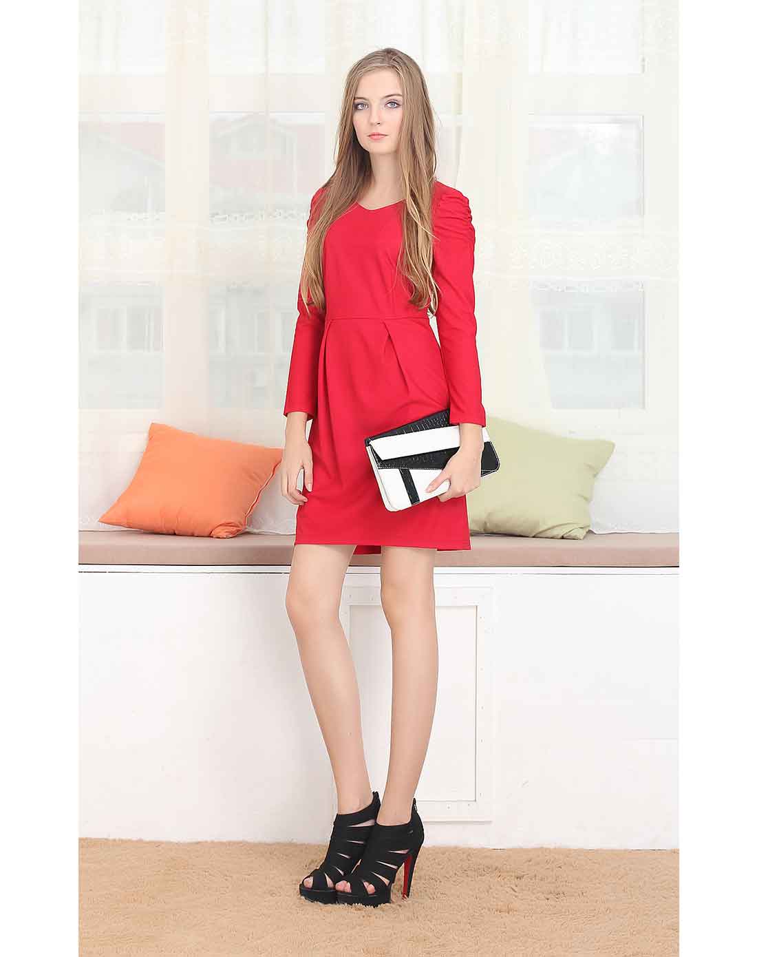 红色鸡心领纯色拼接泡泡袖长袖连衣裙