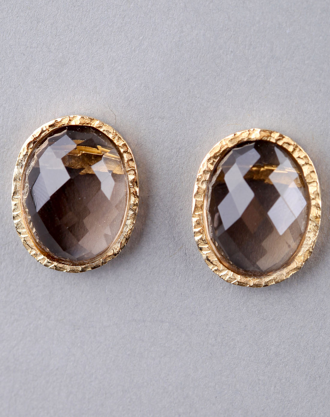 女款咖啡色天然烟晶椭圆形单颗包镶耳钉