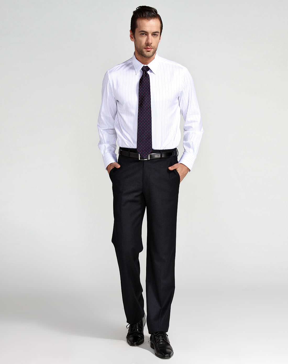 商务正装白底蓝色条纹长袖衬衫