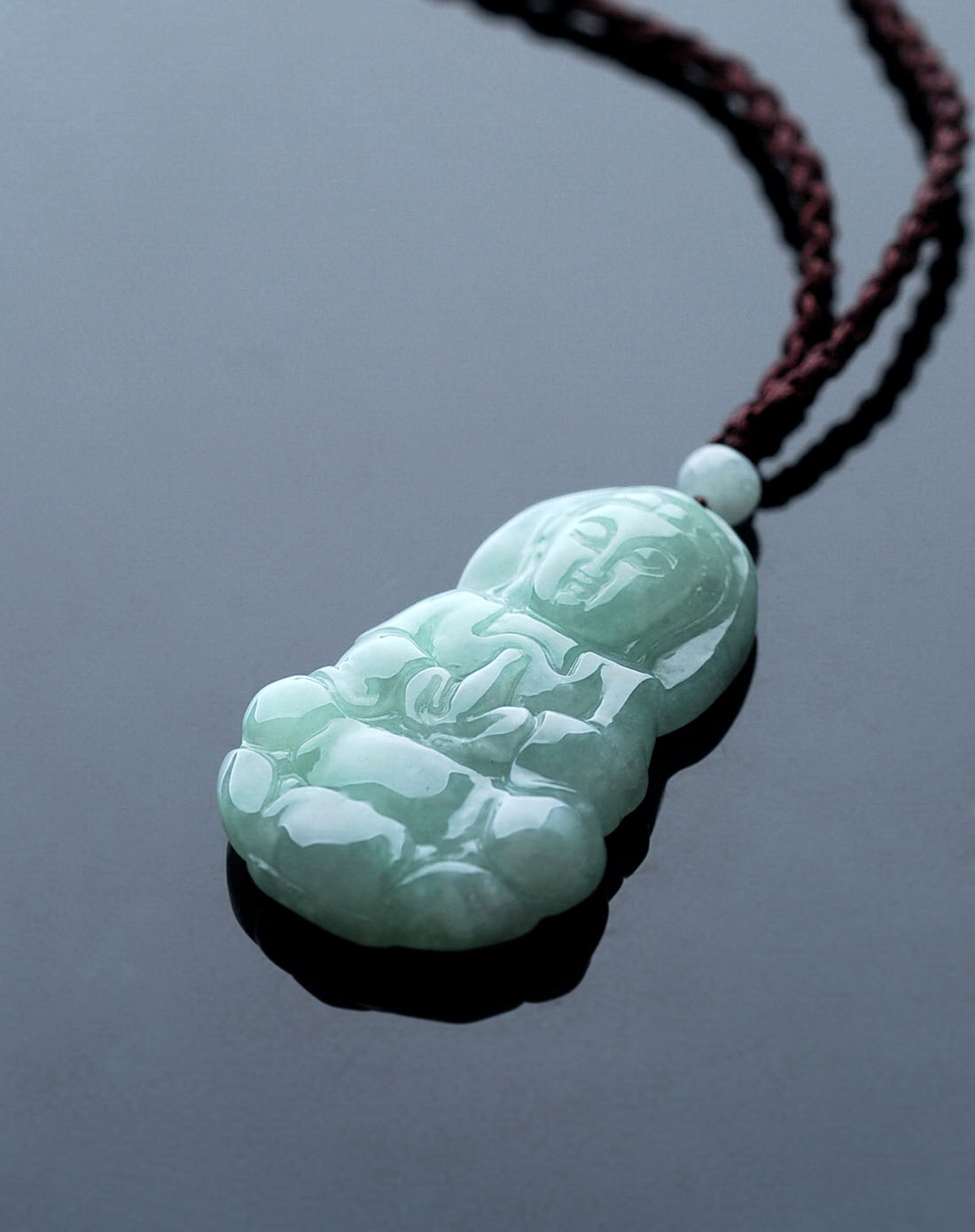 天然a货翡翠豆种观音像吊坠(附证书)