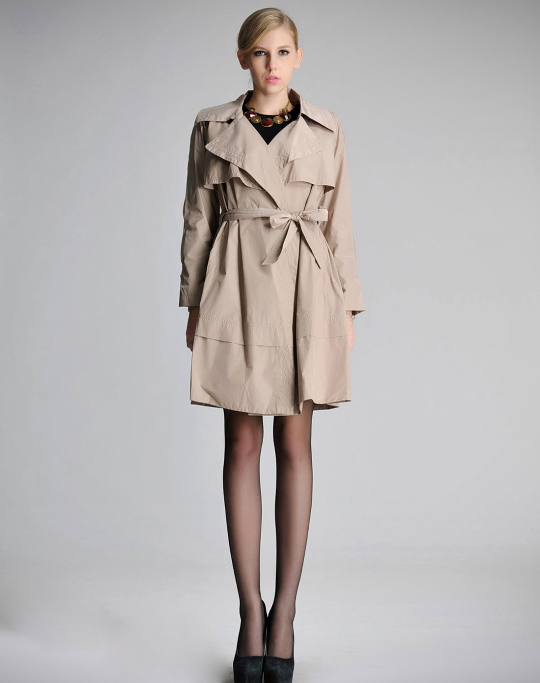 米色高档长袖风衣