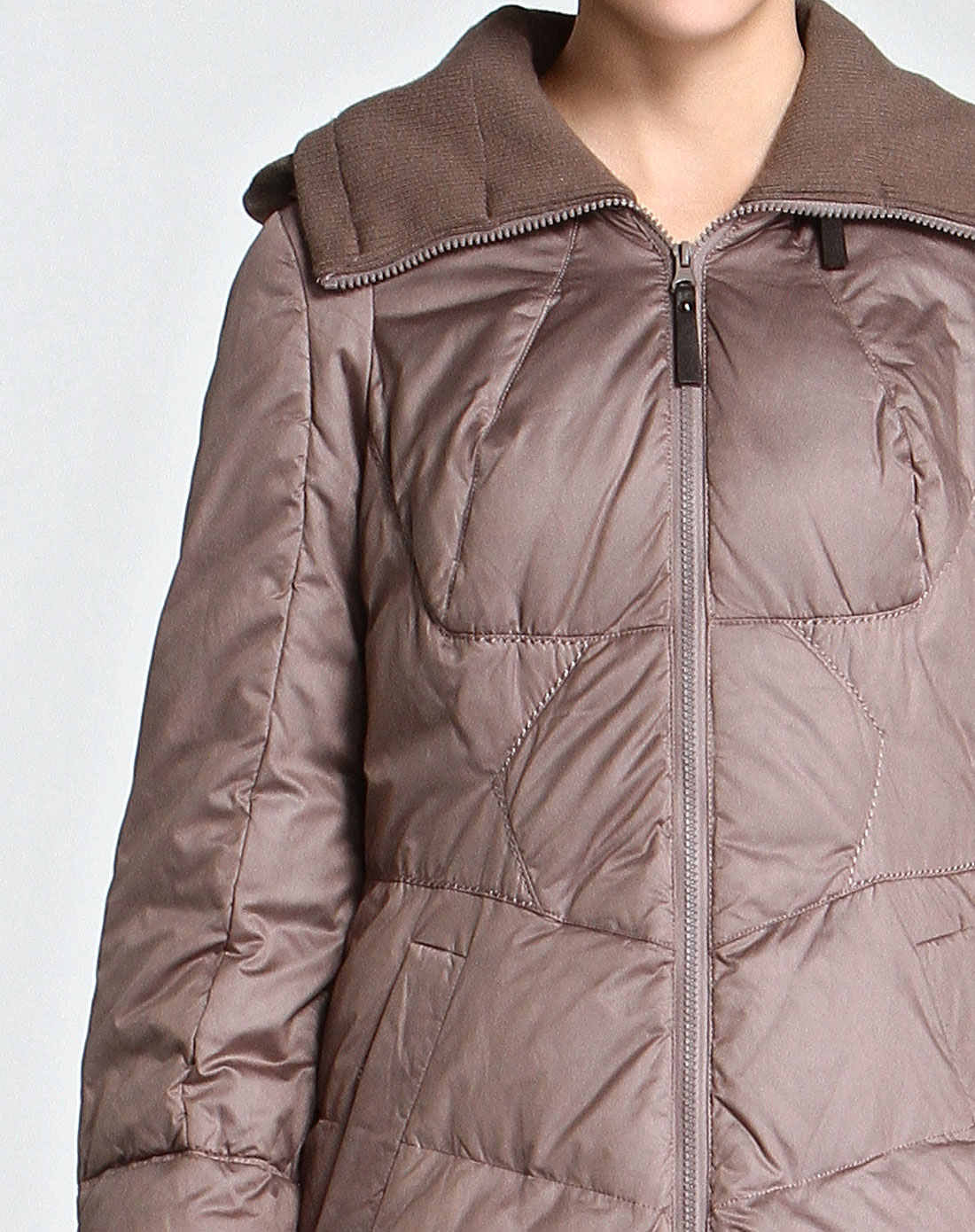 卓雅周末灰咖啡色休闲连帽中长款长袖羽绒服