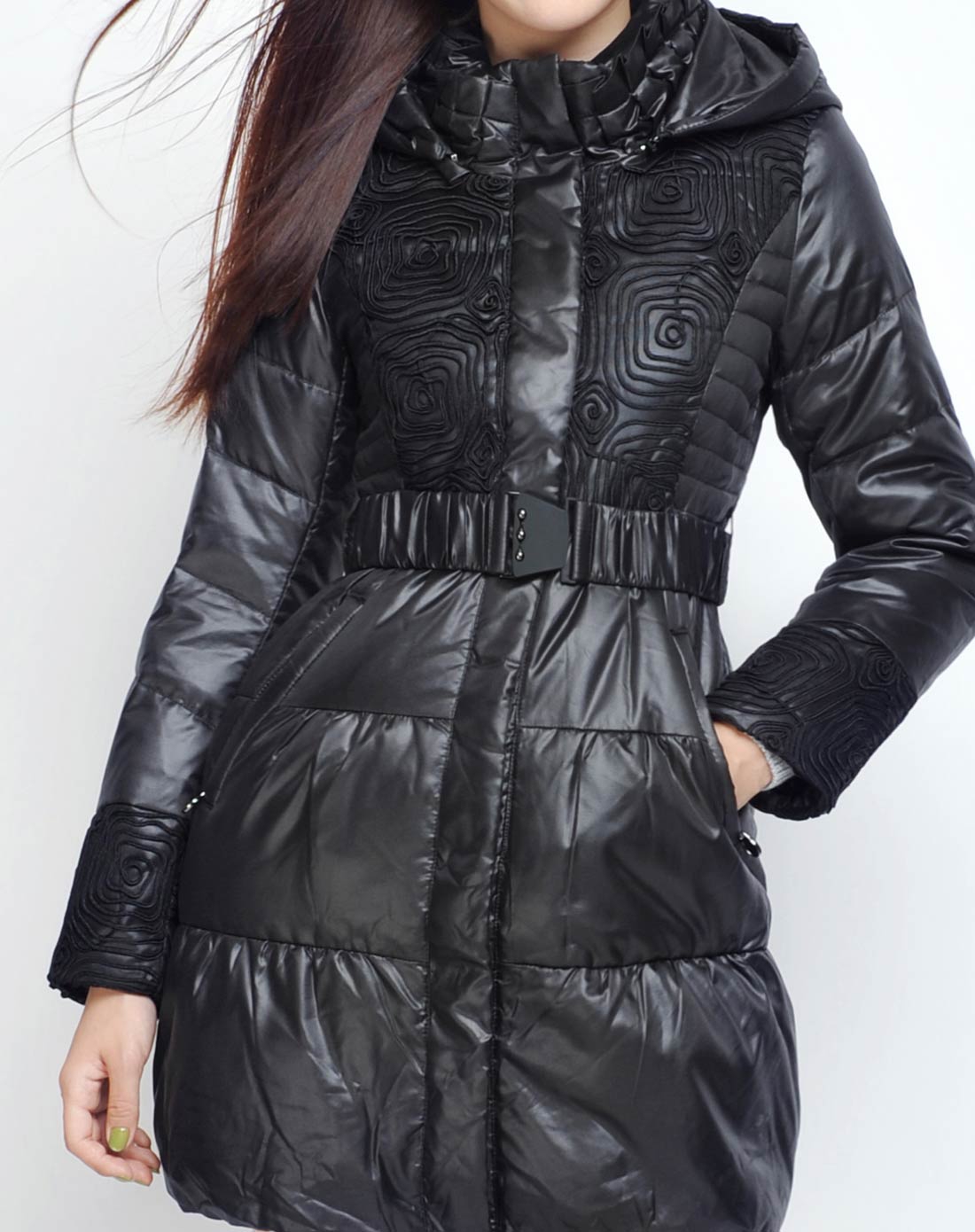 女款钻石黑时尚白鸭绒羽绒服