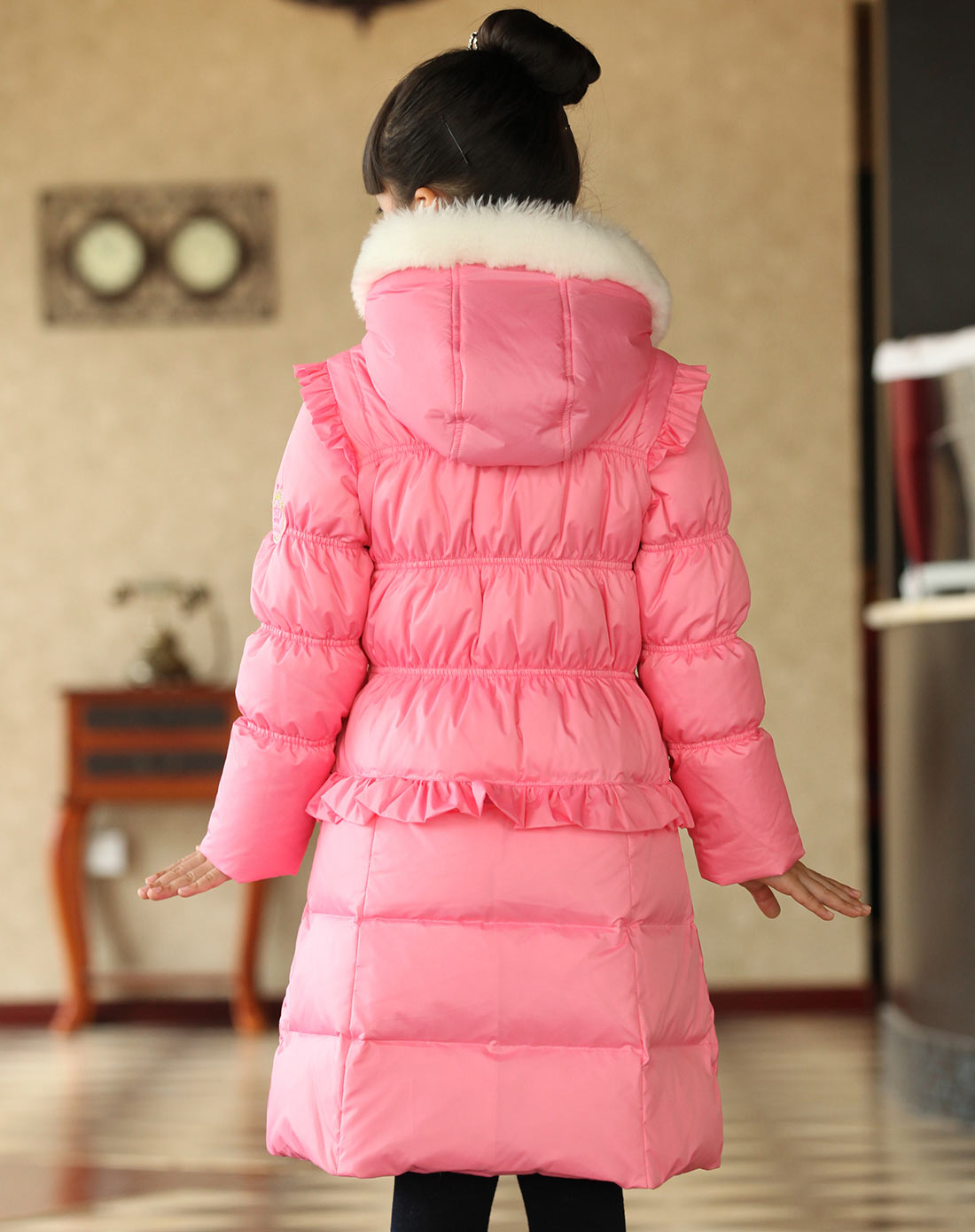 女童粉色羽绒服