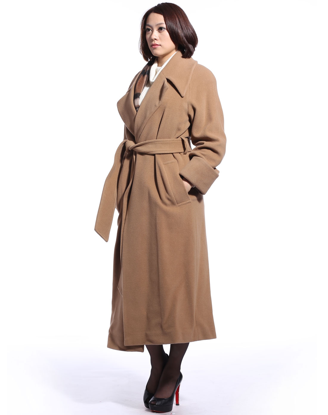 女棕色翻领插肩袖女长羊绒大衣
