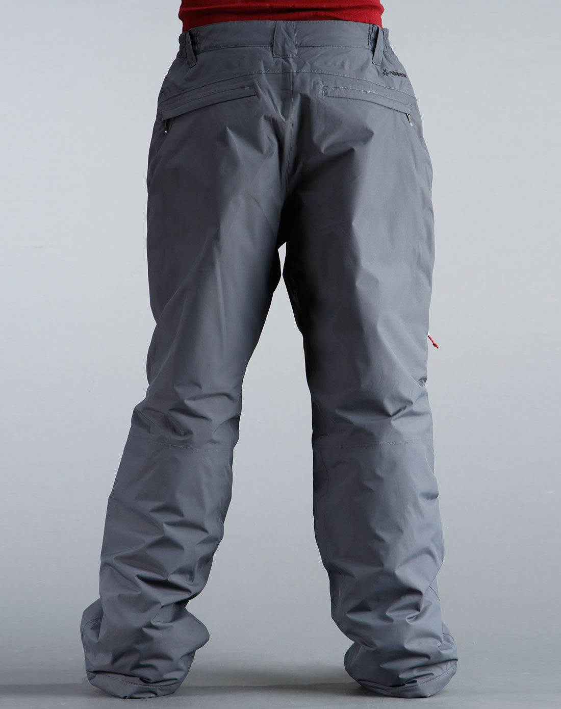 男性中灰色压胶防水裤