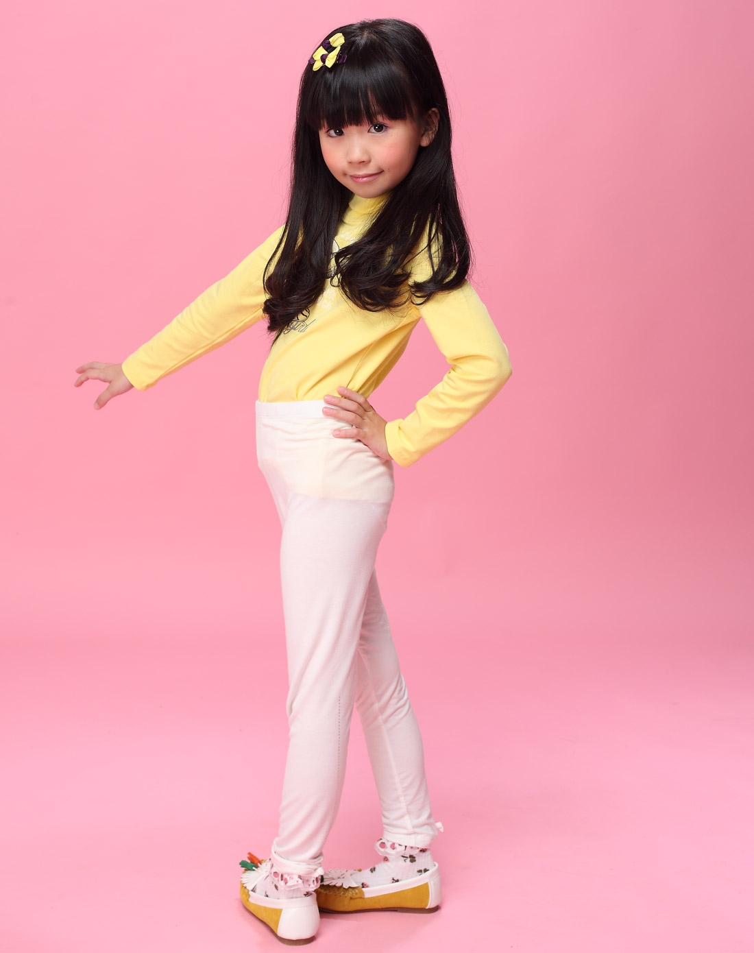 女童米白紧身裤