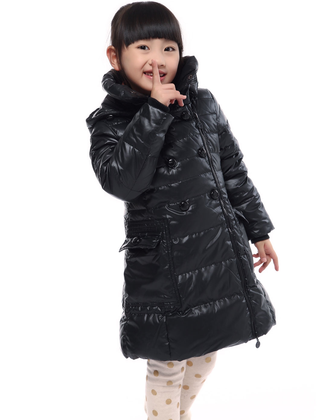 女童黑色羽绒服