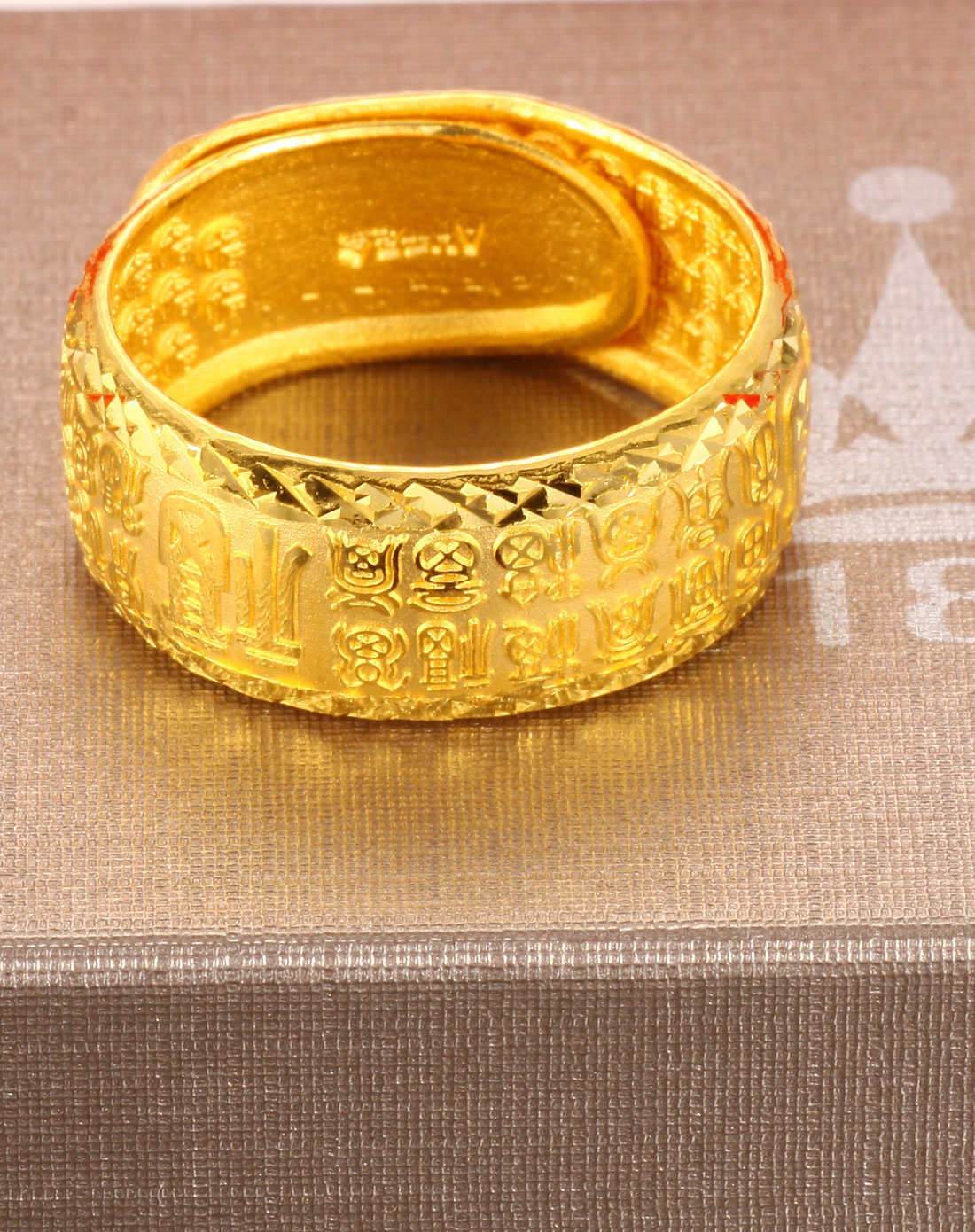 黄金和首饰戒指在一起有没有问题(黄金和首饰戒指在一起有没有问题啊)