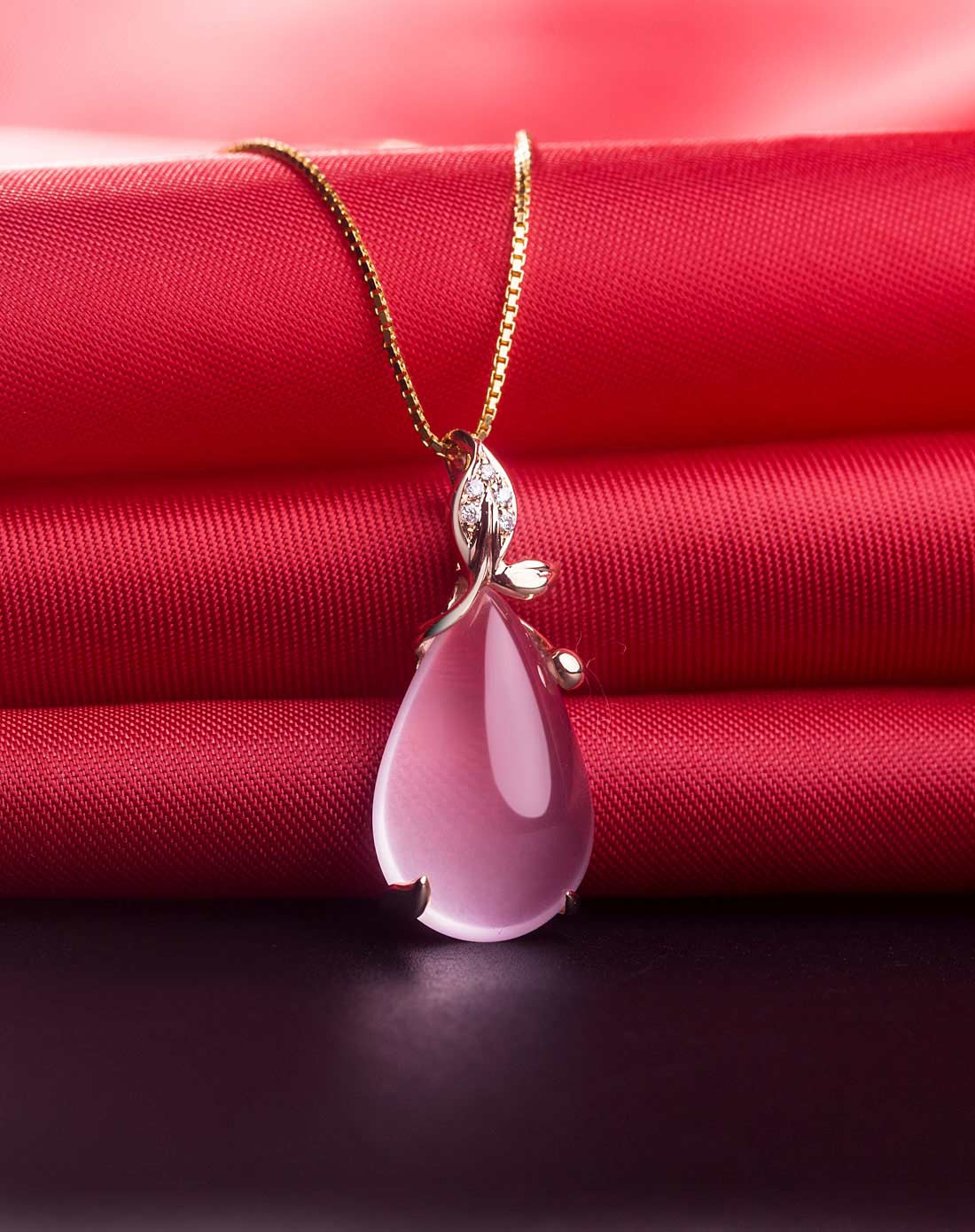 18k金钻石芙蓉石吊坠