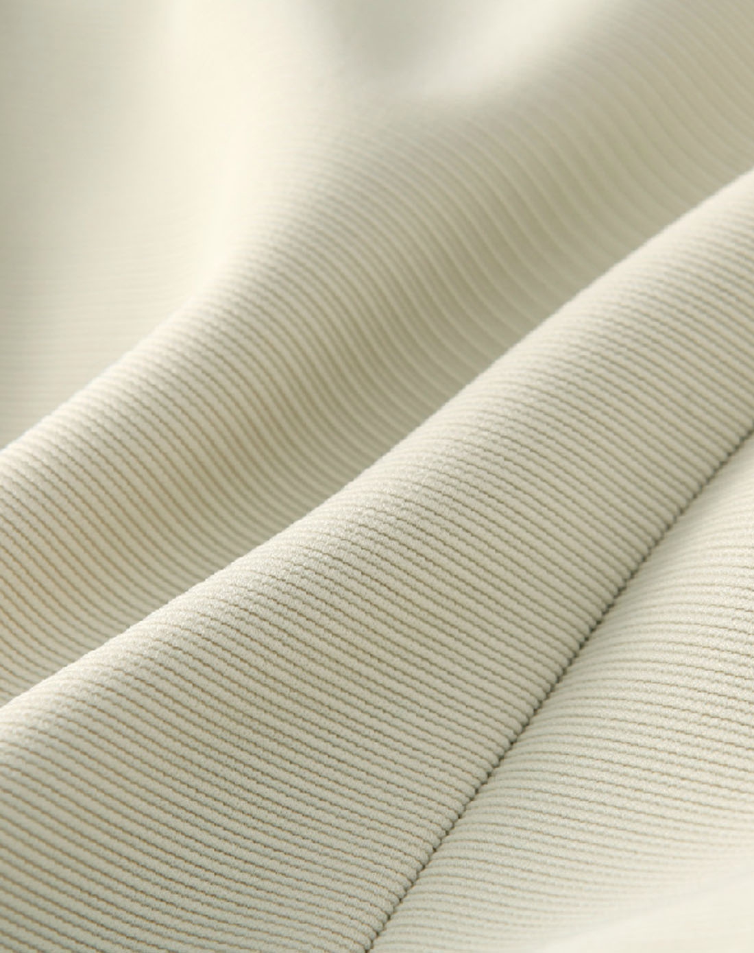 香草色网纱镂空装饰长袖连衣裙