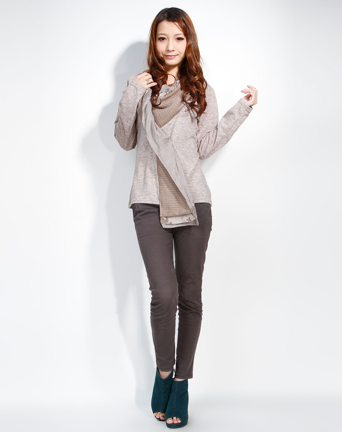 女款浅灰啡色长袖时尚上衣