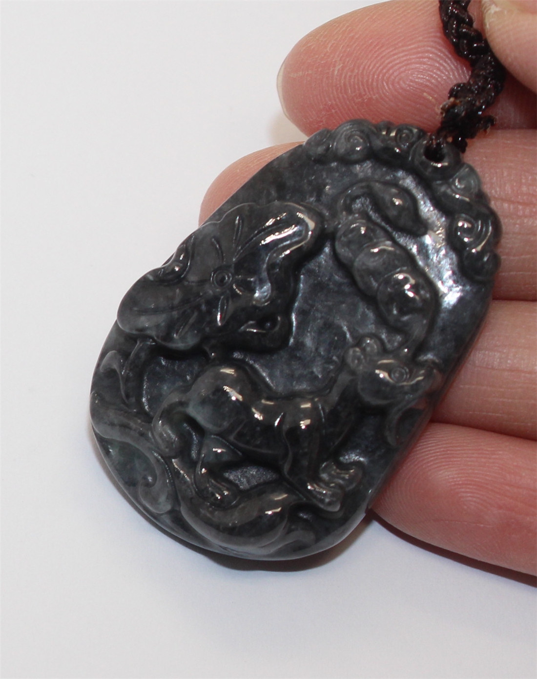 中性黑翡翠立体雕刻-狗吊坠附证书