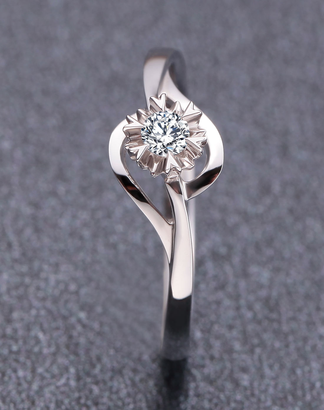 18k白金钻石戒指