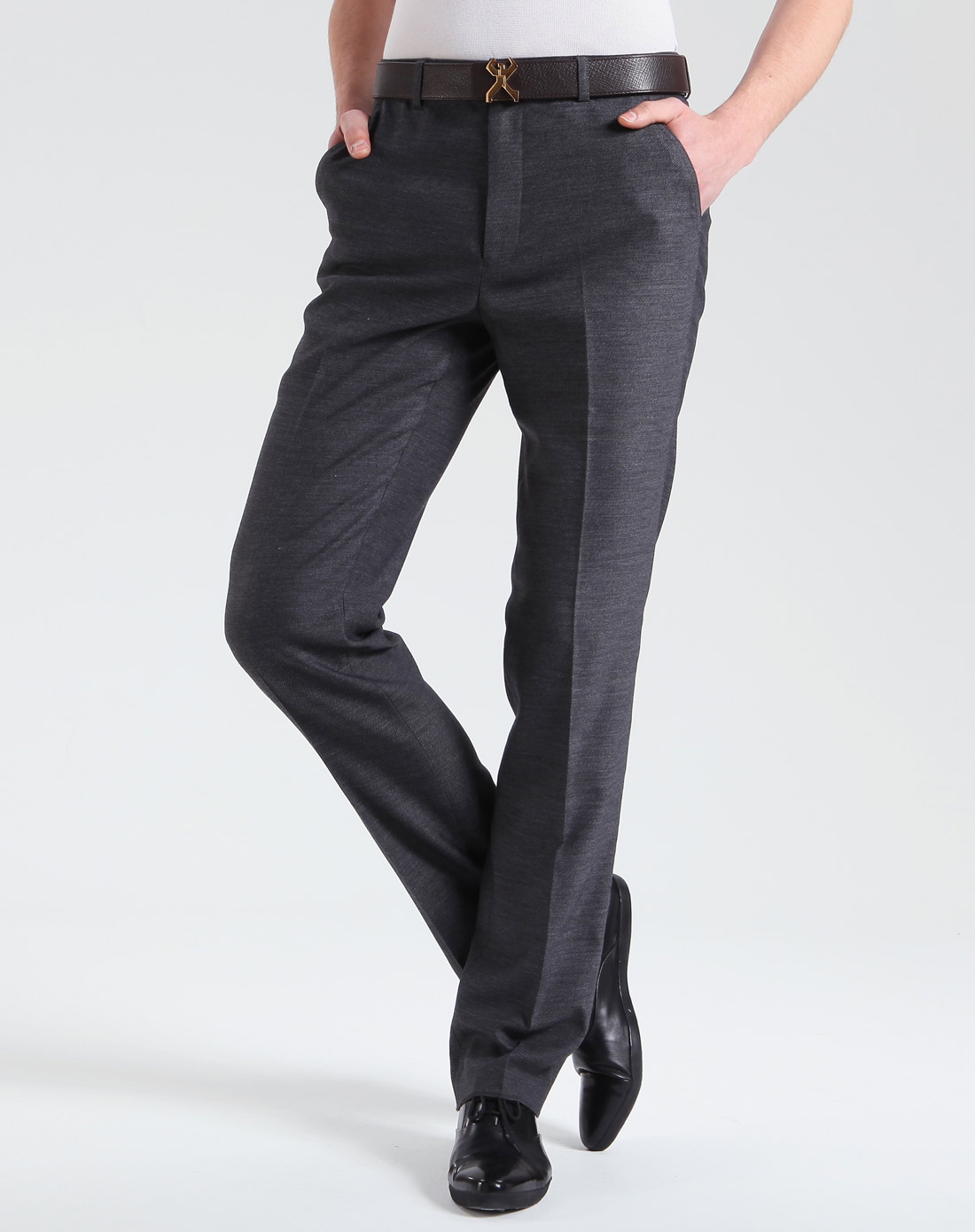 深灰色西裤