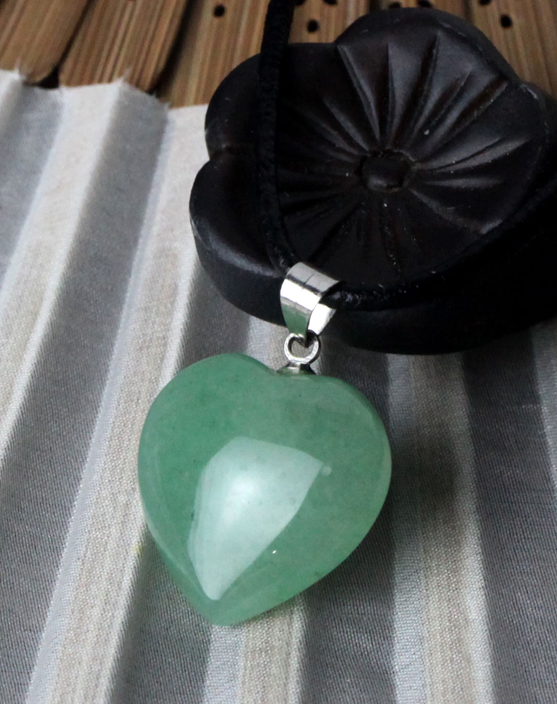 女款天然东陵玉心形吊坠(附证书)