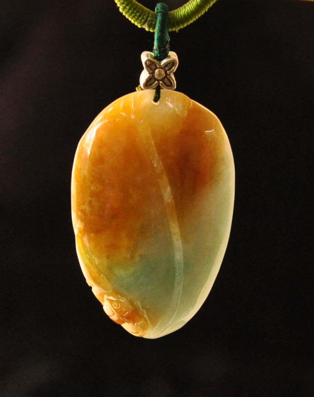 罕见黄绿翡翠吊坠"福寿双全"