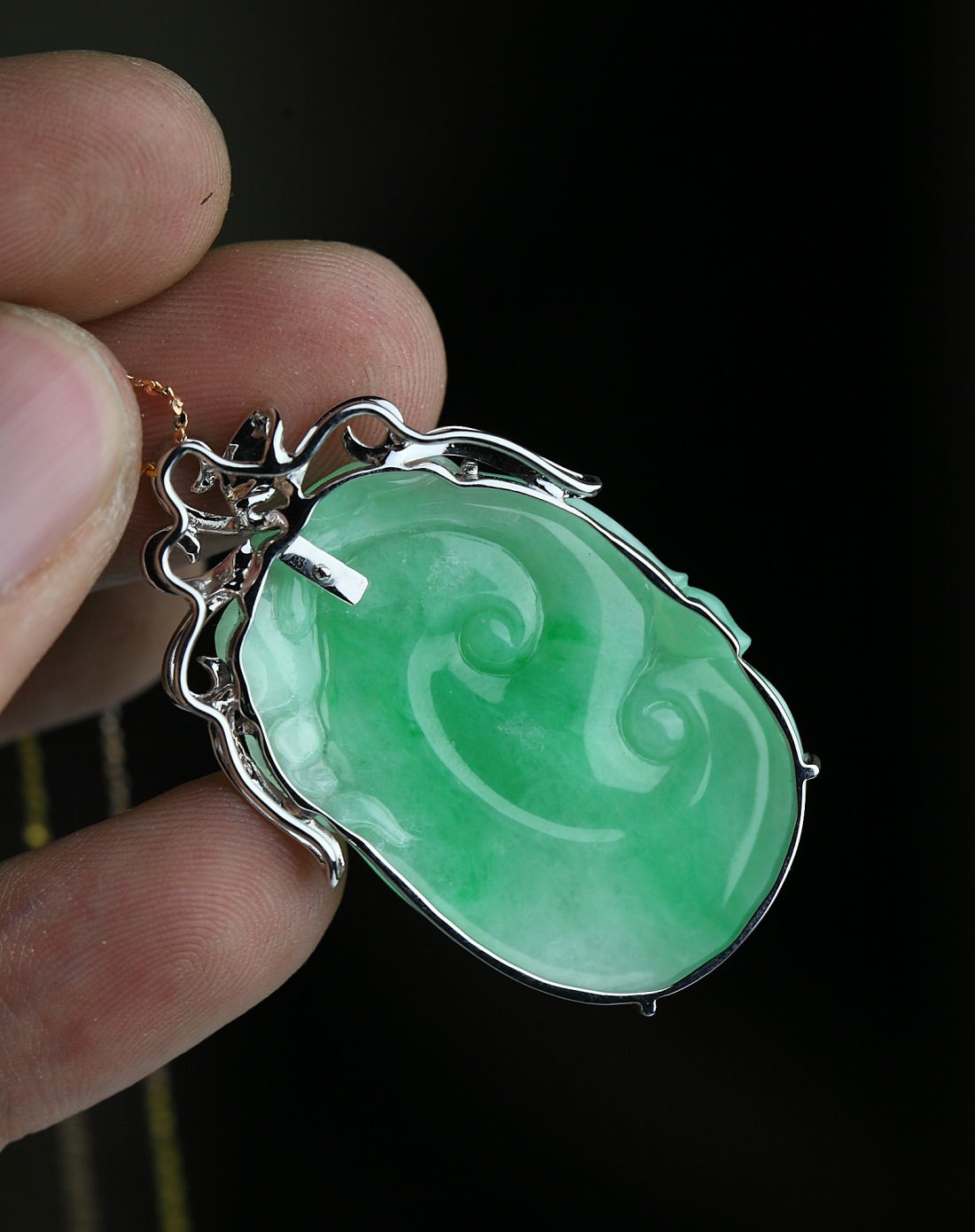 伟德国际《卓尔不凡 笔墨酣畅》新时代影响力艺术家——万方玮