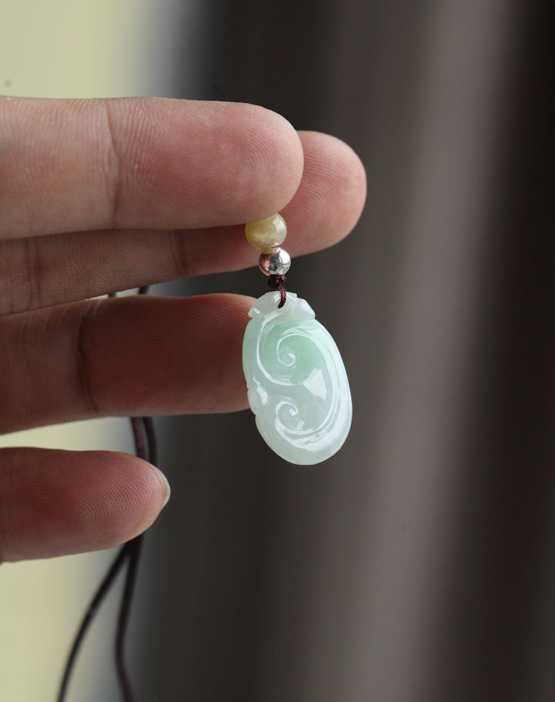 天然翡翠吉祥如意冰种飘阳绿吊坠(权威证书)